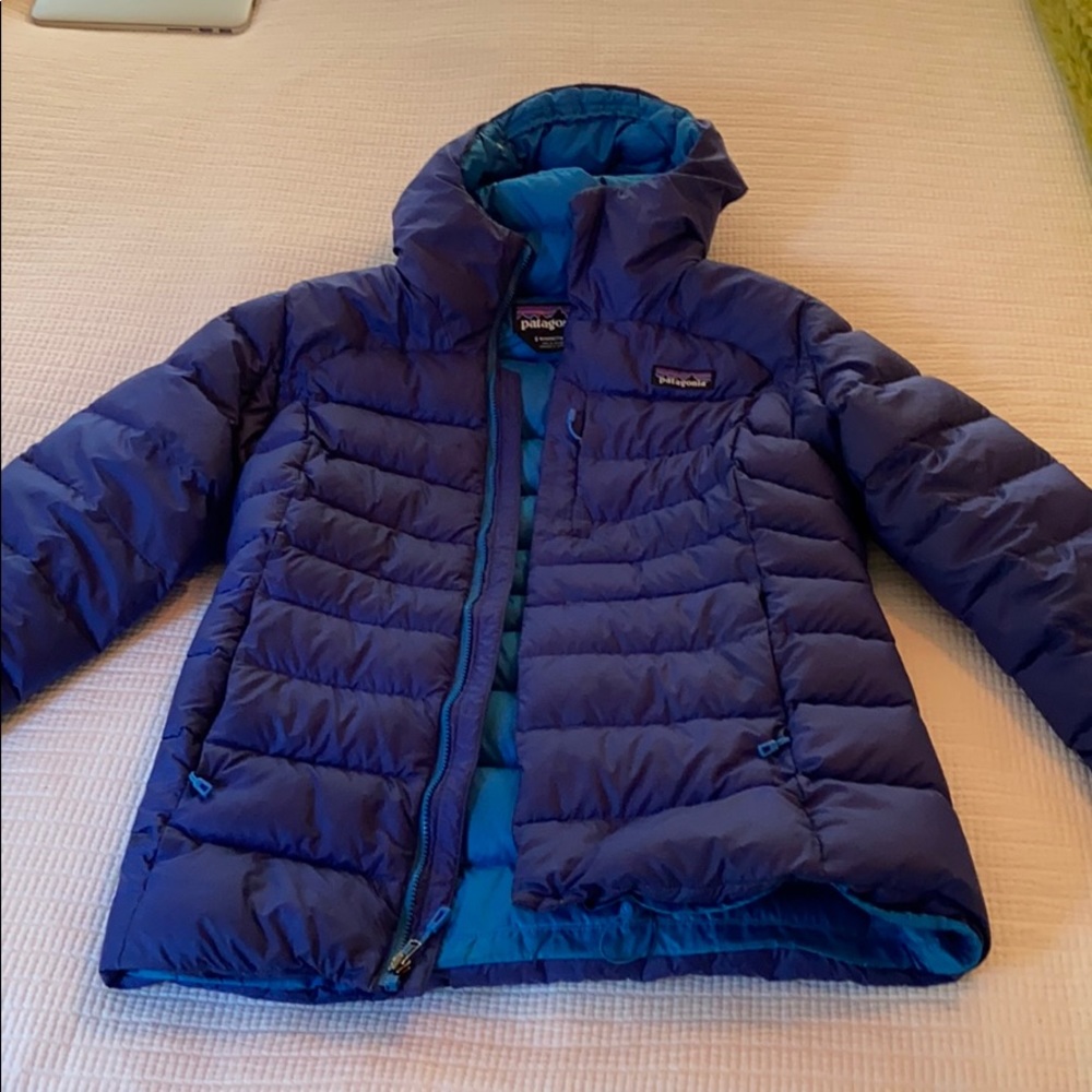 Patagonia Blue Woman’s Winter Puffer with hood